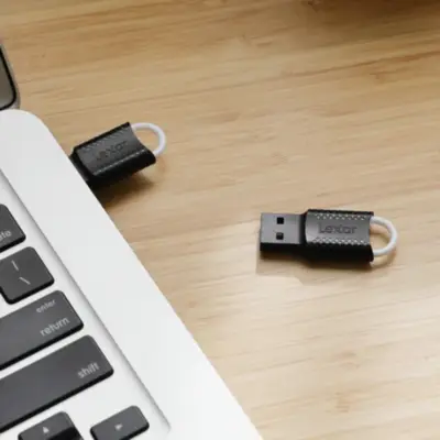 Detalles accesorios de Pendrive 16Gb Usb 2.0 Lexar Jumpdrive V40