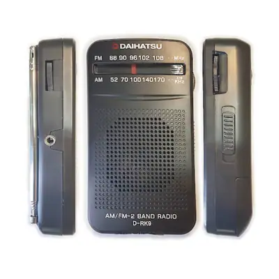 Vista lateral de Radio Portatil Am/Fm Daihatsu D-Rk9 2 Pilas Aa